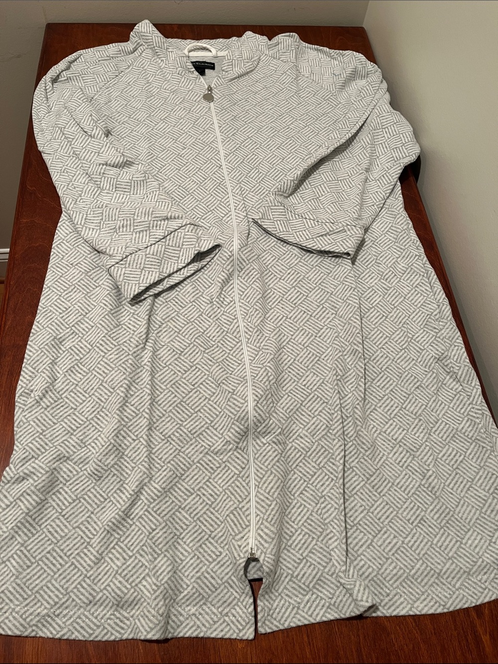 Miss Elaine Gray White Geometric Parquet Full Zip Knit Robe L